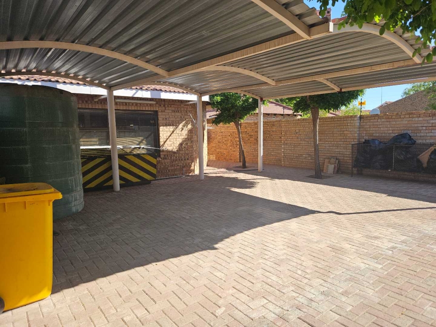 15 Bedroom Property for Sale in Royldene Northern Cape
